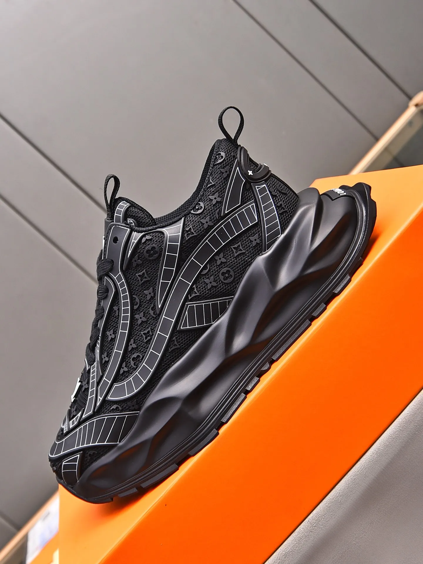 Men's shoes 💰580 📛📛【LOUIS VUITTON】Louis Vuitton 2024 new products👟Milan fashion catwalk style🇰🇾🇰🇾LV family logo, big-name style, a must-have for fashionistas⚠️Imported mesh with high-tech glue technology➕Cow leather➕Breathable mesh lining➕Genuine leather feet➕Special foam outsole👞Number 38-44 (45 46 custom-made)